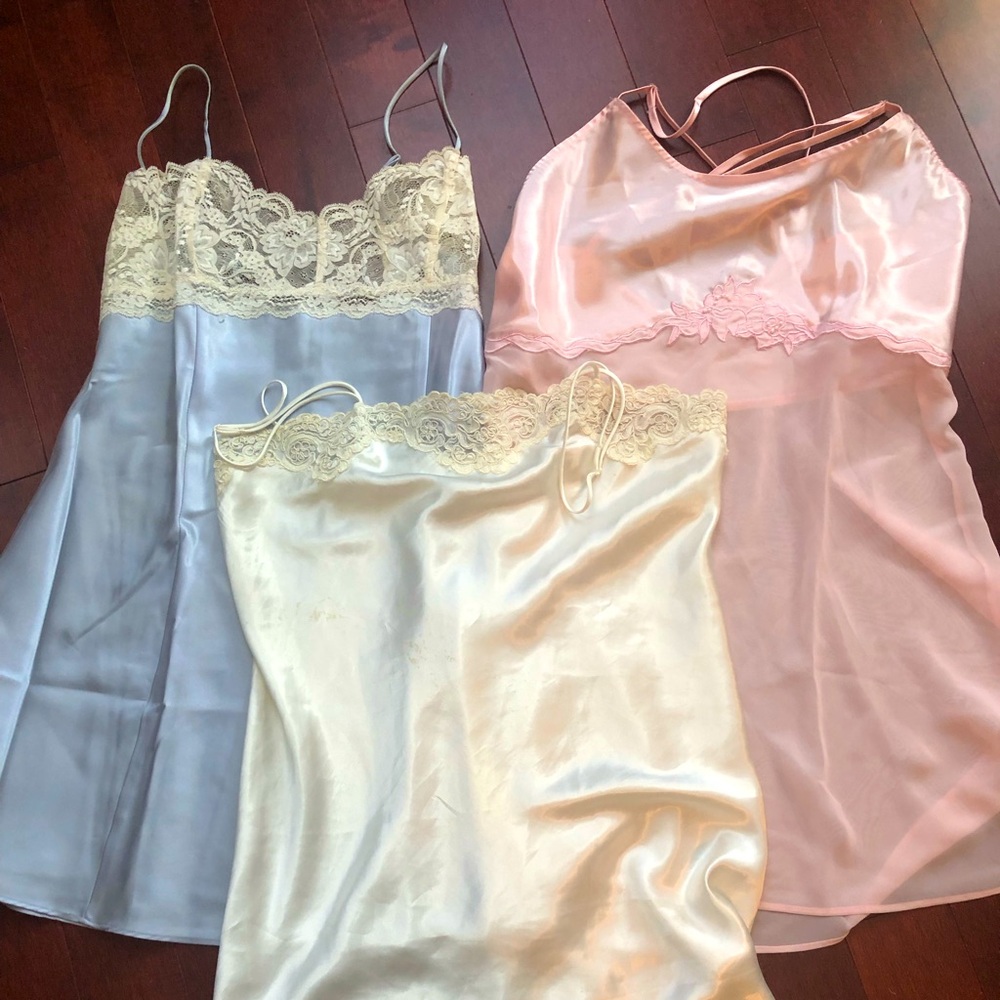 3 Alfred Sung Chemises.